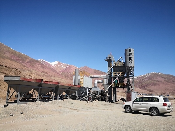 大型路面機(jī)械瀝青攪拌站